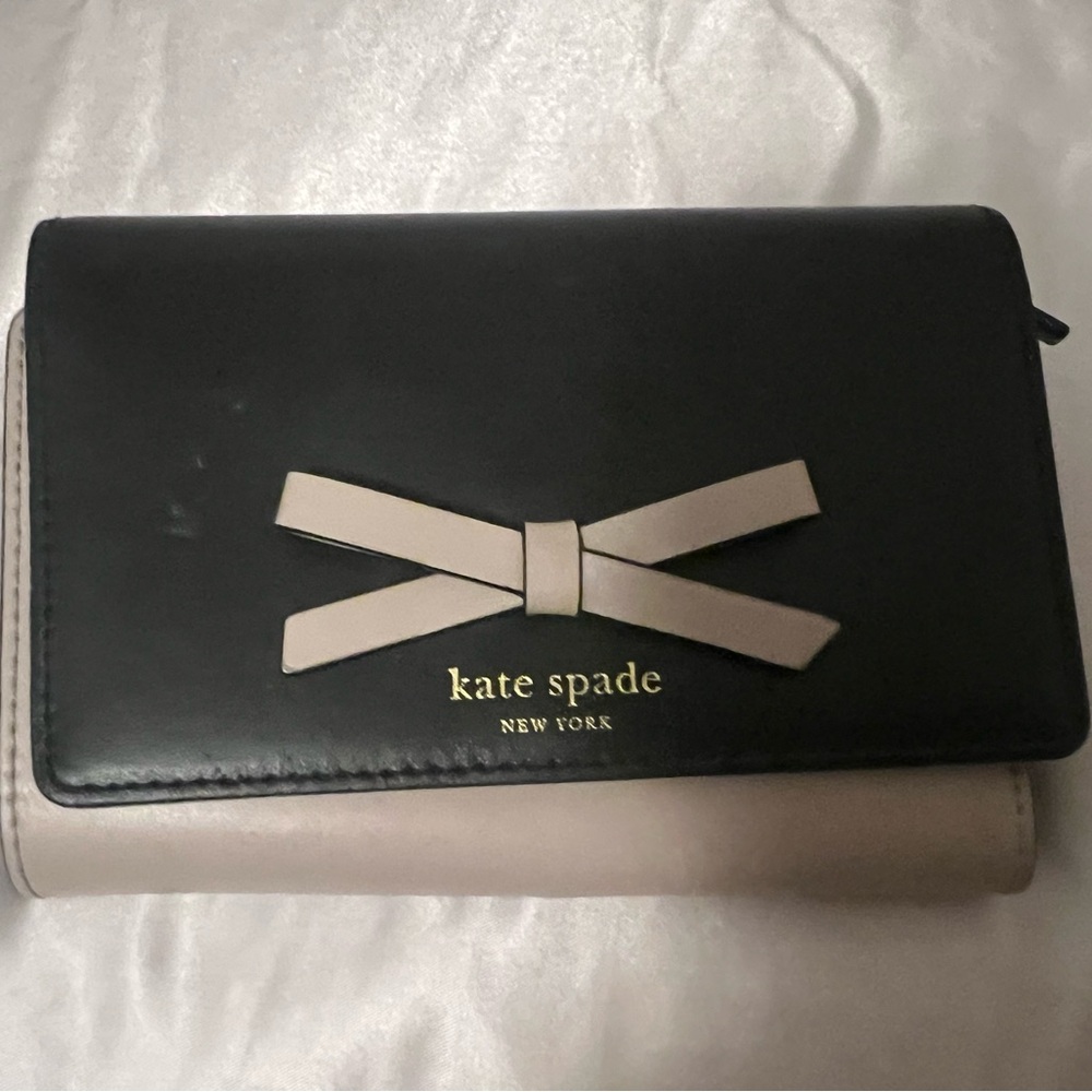 Like new!! Kate Spade black and nude bow wallet
